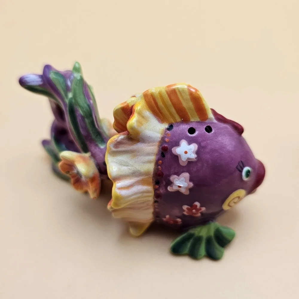 Cute Purple Fish Salt Pepper Shakers Ceramic Novelty Kitchen Decor Magnetic Lips